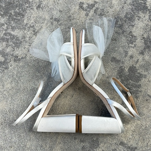 New Badgley Mischka Tess Ankle Strap Sandal Tulle Bow White Bridal Wedding 7.5 - Picture 10 of 14
